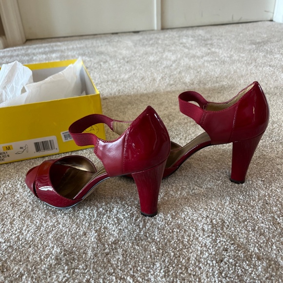 Circa Joan and David peep-toe red heels, 8 1/2, slightly worn in original box - Picture 6 of 9